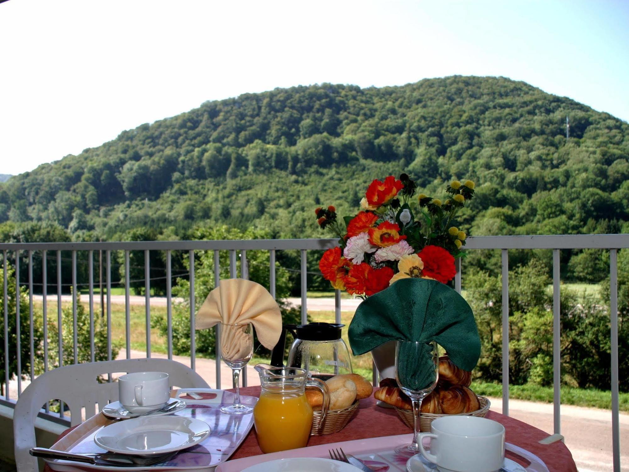 Le Relais De La Vallee Hotel 3*